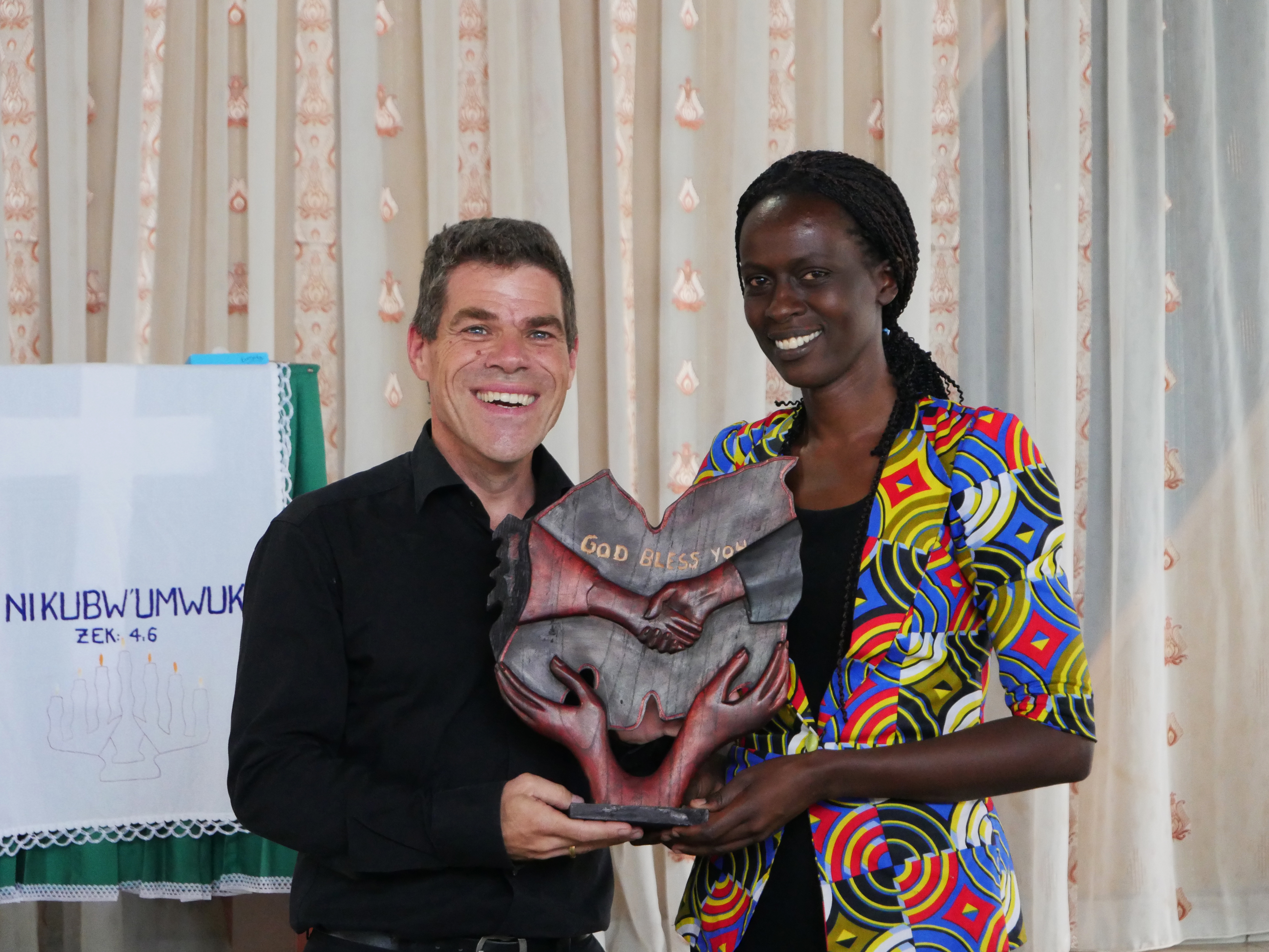 Meet and Greet mit dem Auftritt auf dem Gottesdienst zusammen mit Begegnung mit dem Chor „LE SENEVE CHOIR“ Meet and Greet mit dem Auftritt auf dem Gottesdienst zusammen mit Begegnung mit dem Chor „LE SENEVE CHOIR“