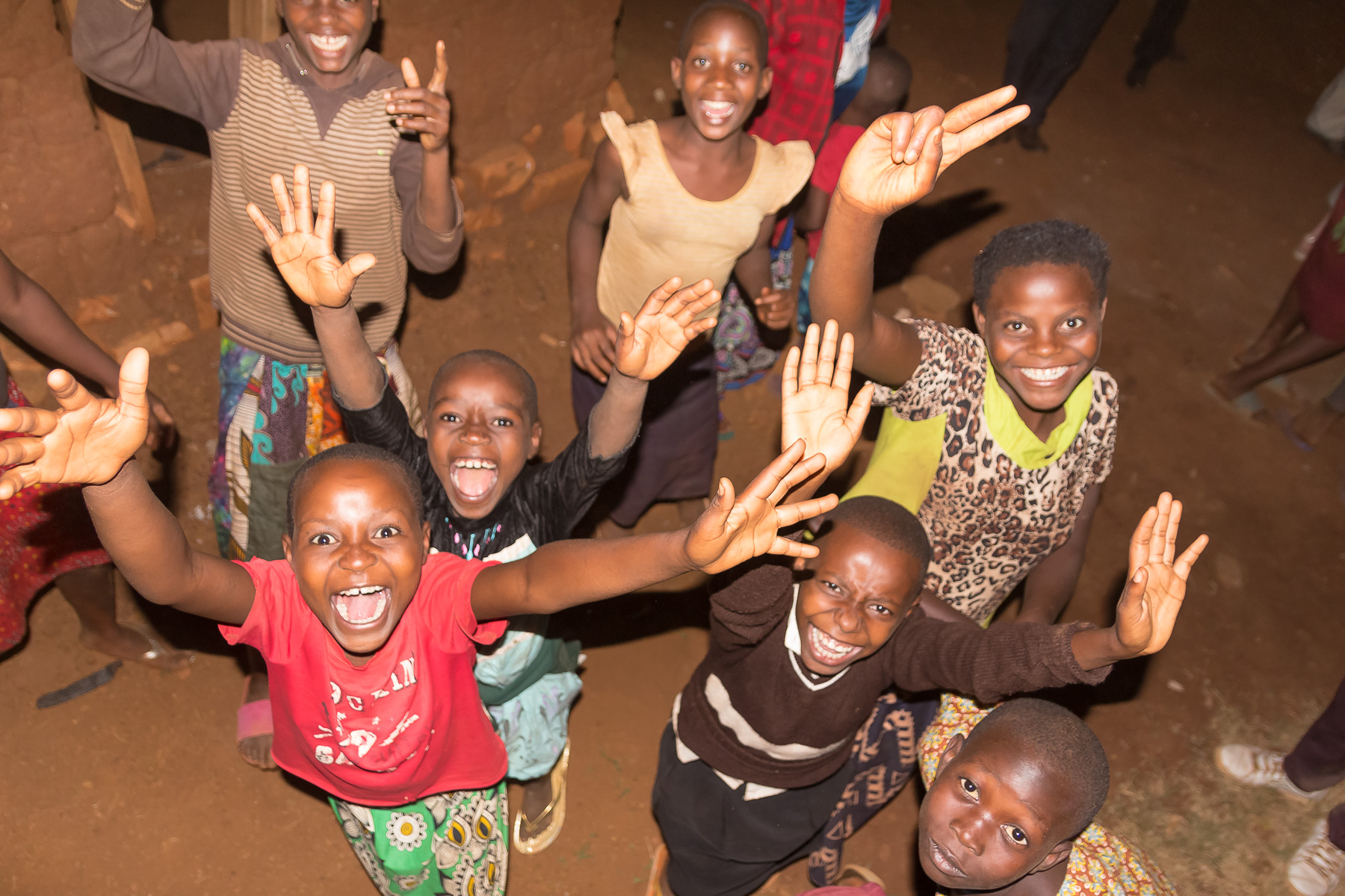 Ruandische Kinder begrüßen uns Ruandische Kinder begrüßen uns