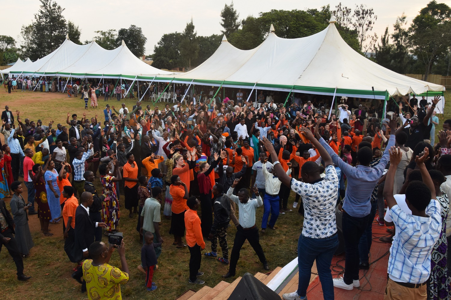 Gemeinsames Tanzen am Kirchentag Gemeinsames Tanzen am Kirchentag