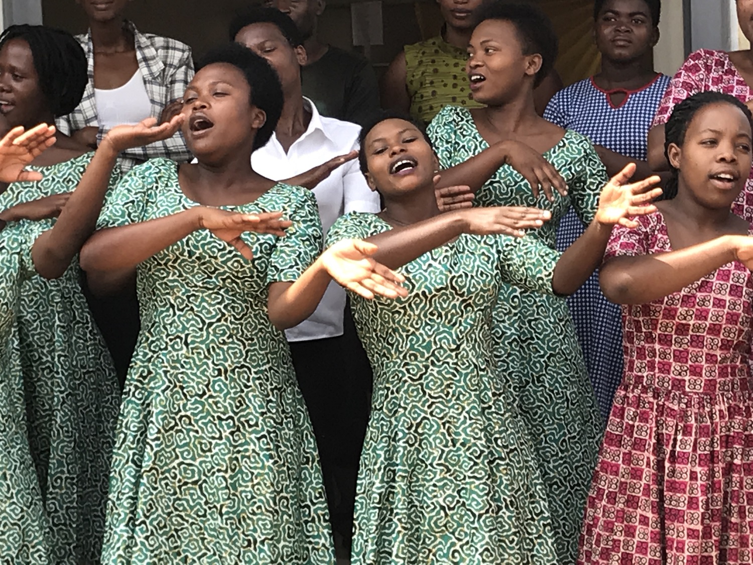 Darbietung der Näherinnen von Tubahumarize Darbietung der Näherinnen von Tubahumarize
