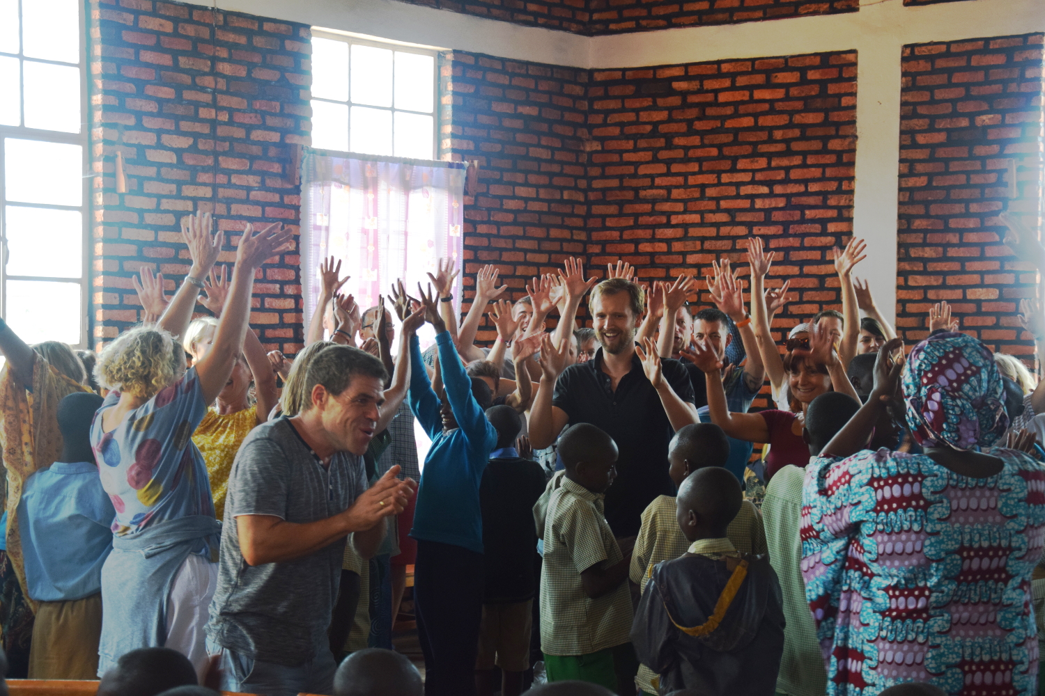 Tanzen mit den Kindern in Byumba